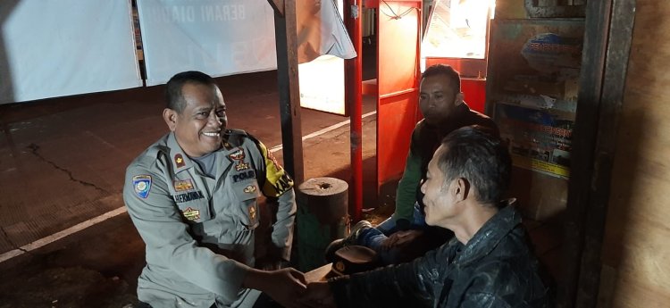 Jalin Silaturahmi Dengan Warga Masyarakat, Kapolsek Baros Rutin Sambang  Wilayah