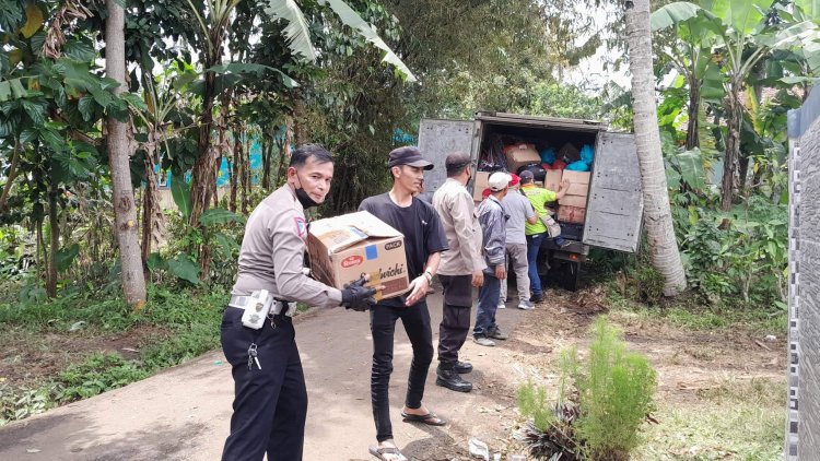 Kegiatan Pengawalan Bantuan Untuk Donasi Bencana Gempa Cianjur oleh Polsek Sukalarang