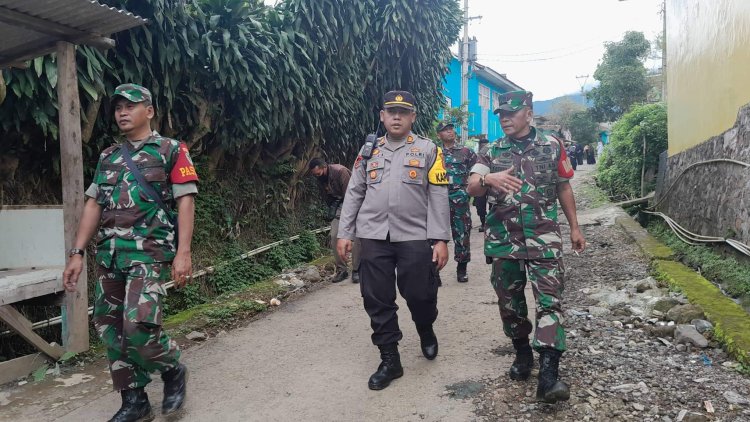 Polsek Sukalarang Kembali Tinjau Korban Gempa TNI Sebagai Wujud Sinergitas TNI - Polri