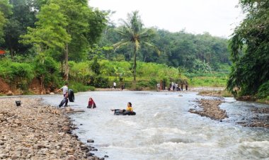 YUK PIKNIK! Wisata Kali Bronjong Kombinasi Nuansa Alam, View Pegunungan dan Gemercik Aliran Sungai