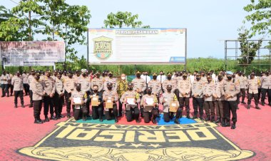 Saat Gelar Apel, Kapolres Pesawaran Polda Lampung Berikan Sertifikat Pelatihan dan Kartu Citizen Journalism Guetilang.com kepada 35 Personil Bhabinkamtibmas