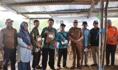 Gubernur Serahkan SK Izin Perhutanan Sosial Ke Warga