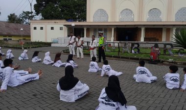 Sosialisasi Elte Kepada Remaja yang sedang Berlatih Olahraga Beladiri