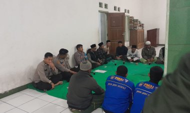 Jalin Silaturahmi Kepada Kiyai Dan Santri Dengan Ikuti Pengajian