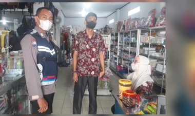 Patroli Dialogis sambang ke Mini Market sampaikan Himbauan pesan Kamtibmas"