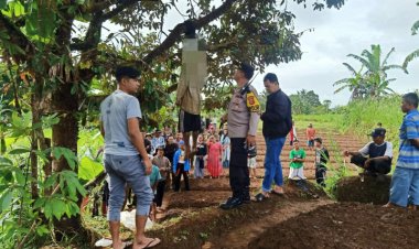 Geger, Penemuan Mayat Tanpa Identitas Tergantung Di Pohon Duren