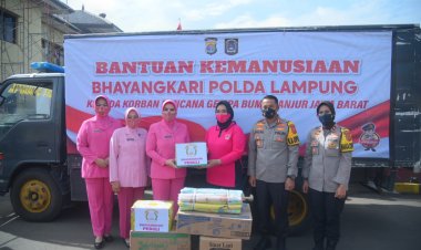 Ibu Ketua Bhayangkari Daerah Lampung Serahkan Langsung Bantuan Korban Gempa Cianjur