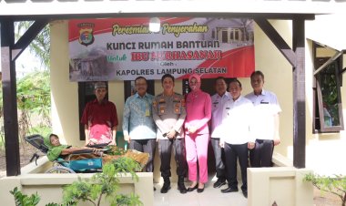 Kapolres Lampung Selatan AKBP Edwin Beri Bantuan Rumah