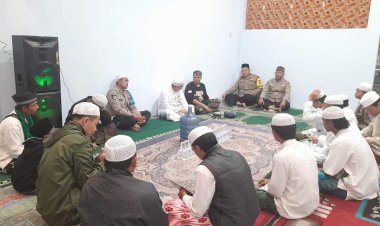 Tingkatkan Keimanan,Kapolsek Sukalarang Ikuti Pengajian Bersama Tokoh Masyarakat