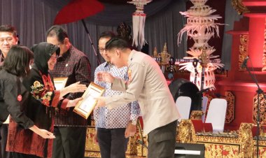 Hari Disabilitas Internasional (HDI) dan Hari Kesetiakawanan Sosial Nasional 2022, Kapolres Lampung Selatan AKBP Edwin SH.,S.ik.,M.Si Terima Penghargaan dari Mentri Sosial