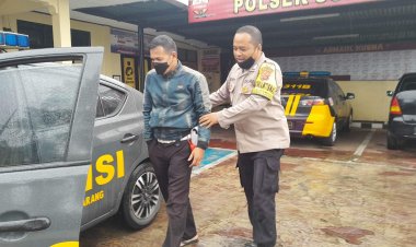 Peduli Terhadap Sesama,Anggota Polsek Sukalarang Antarkan Rekannya Yang Sakit