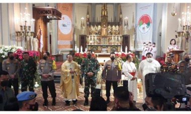 Kunjungi Gereja Katedral, Kapolri Bersama Panglima TNI Cek Pengamanan Natal 2022