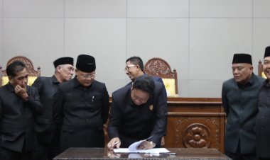 Raperda Pengelolaan Keuangan Daerah Ketok Palu Jadi Perda*