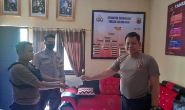 Kapolsek Sukalarang Berbagi Tali Asih Kepada PHL Polsek Sukalarang