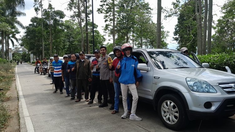 Sinergitas Bhabinkamtibmas dengan Warga Berikan Bantuan Kepada Korban Gempa di Cianjur
