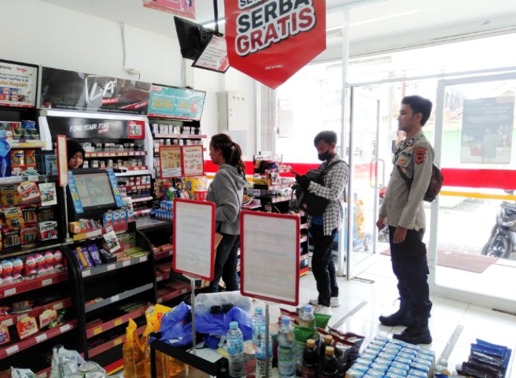 Unit Samapta Polsek Cireunghas Laksanakan Patroli Ke Minimarket