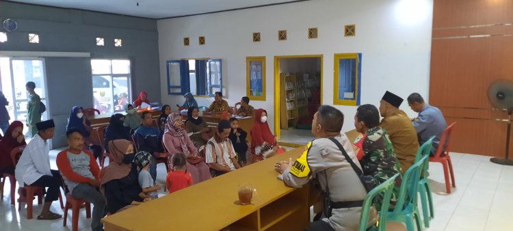 Bhabinkamtibmas Polsek Cireunghas Kawal Penyaluran BLT DD Desa Tegal Panjang