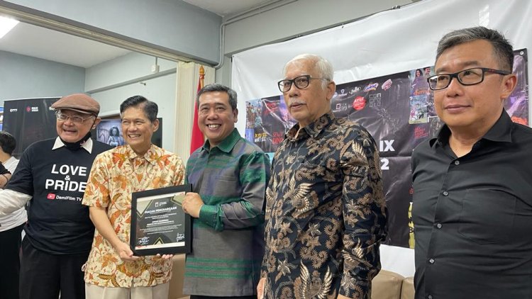 Ultah DFI ke-IX 8 Desember 2022 Menganugerahkan Dua DemiFilmIndonesia Award
