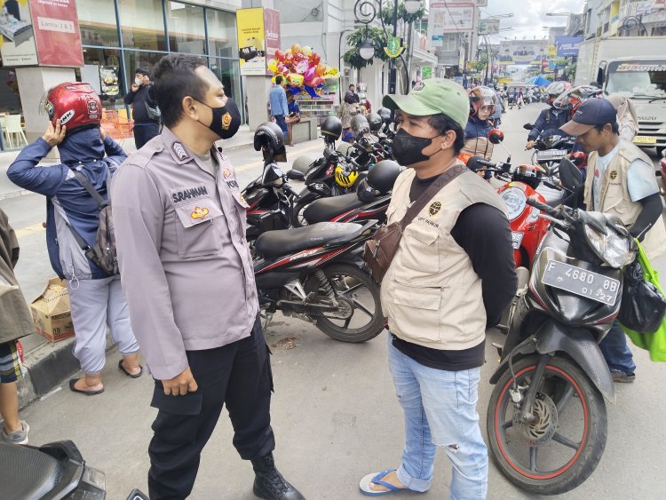 Patroli Samapta Polsek Cikole Himbau Juru Parkir