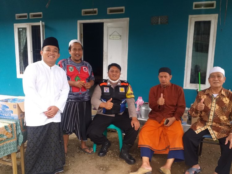 Berkunjung ke Warga Babinkamtibmas Kelurahan Baros Melaksanakan Kegiatan Sambang