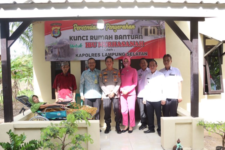 Kapolres Lampung Selatan AKBP Edwin Beri Bantuan Rumah