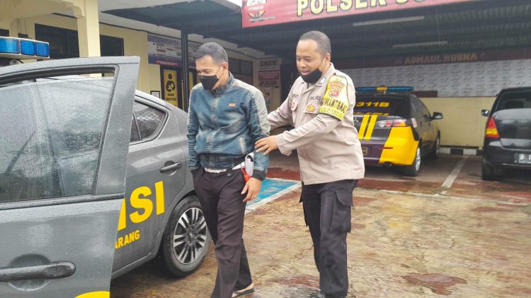 Peduli Terhadap Sesama,Anggota Polsek Sukalarang Antarkan Rekannya Yang Sakit