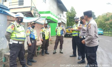 Kanit Binmas Polsek Sukalarang Berikan Pembinaan Kepada Security PT.Pratama