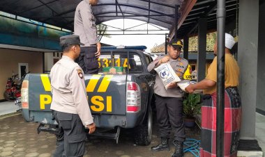 Wujud Kepedulian Polsek Sukalarang Berikan Bantuan Kepada Korban Kebakaran
