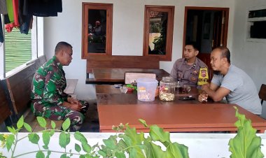 Selalu Aktif Jaga Silaturahmi, Bhabinkamtibmas Bersama Babinsa Sambangi Warga