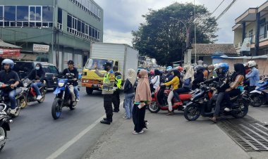 Pelayanan Gatur Lalu lintas Siang Unit Lantas Polsek Sukalarang