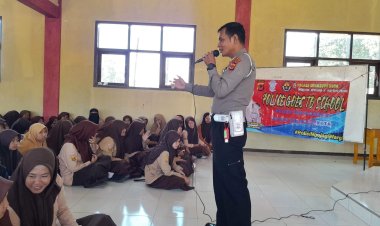 Unit Lantas Polsek Sukalarang Giatkan Program Police Goes To School