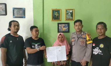 Bhabinkamtibmas Polsek Natar Polres Lampung Selatan Mediasi Rembug Pekon Pencurian Uang