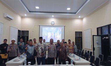 Kapolres Pesawaran Bersama Unsur Forkopimda Nobar Pagelaran Wayang "Pandowo Boyong" Via Siaran Langsung