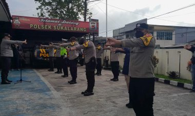 Jaga Kebugaran, Usai Apel Pagi Kapolsek Sukalarang Ajak Anggota Senam