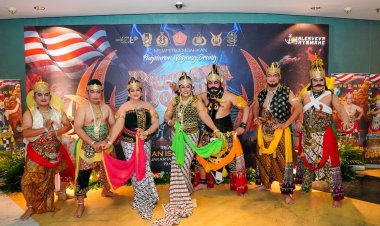 Kapolri Bersama Panglima TNI beserta KSAL, KSAU, KSAD Tampil di Pagelaran Wayang Orang ‘Pandawa Boyong’