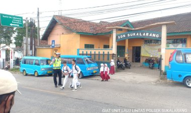 Pelayanan Gatur Lalin Siang Pasca Bubaran Sekolah Polsek Sukalarang