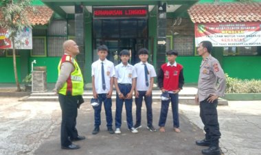 Polsek Cibeureum Gelar Patroli Rutin Saat Bubaran Sekolah
