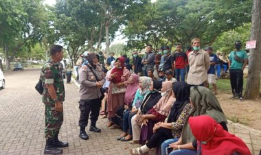 Pimpin Langsung, Kasat Binmas Polres Lampung Selatan Amankan Aksi Demo Di Depan Kantor Inspektorat Lamsel