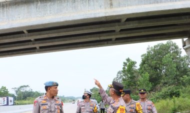 Antisipasi Lempar Kaca Kendaraan Saat Mudik Nataru, Kapolres Pesawaran Polda Lampung Cek Lokasi Jalan Tol Tegineneng