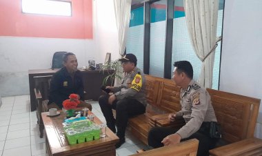 Kapolsek Sukalarang Giat Sambang Ke Balai Desa Cimangkok