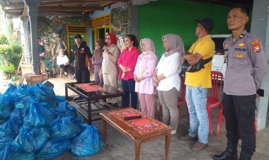 Polsek Talang Empat  Salurkan  Bantuan Sembako Kepada Warga Terdampak Banjir