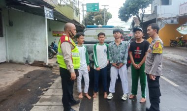 Unit Patroli Polsek Cibeureum, Berikan Himbauan Kepada Para Pelajar