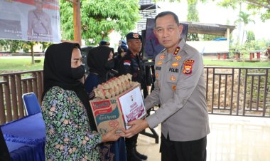 Peduli Anggota Terdampak Banjir, Kapolda Bengkulu Berikan Bantuan Sembako