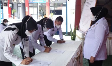 Petugas Rutan Kelas I Pondok Bambu Tandatangani Komitmen Pembangunan Zona Integritas