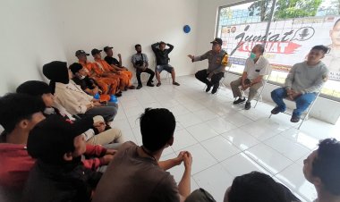 Polsek Sukalarang Gelar Jumat Curhat Dalam Menampung Aspirasi Masyarakat