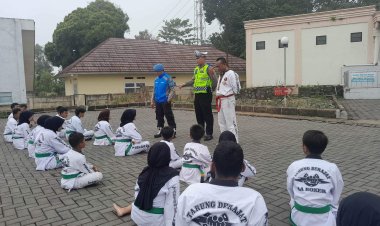 Dikmas Lantas Polsek Sukalarang Kepada Kelompok Beladiri Tarung Derajat