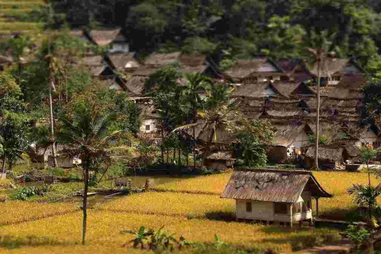 Kampung Naga, Kampung Adat Yang Bisa Masuk List Destinasi Wisatamu ...