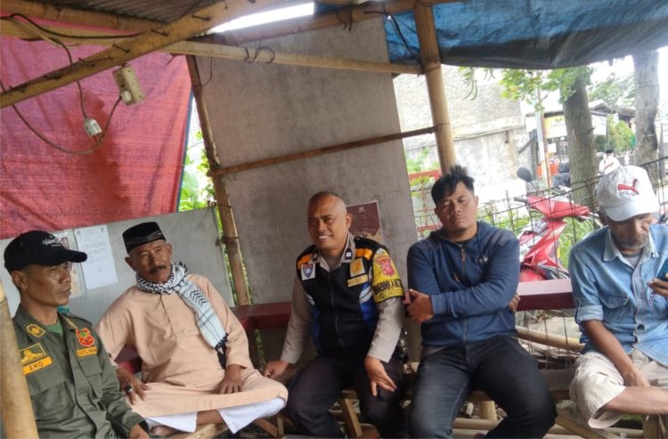 Bhabinkamtibmas Polsek Panyileukan Bandung Lakukan Patroli Dialogis Antisipasi Pencurian Rumah Kosong