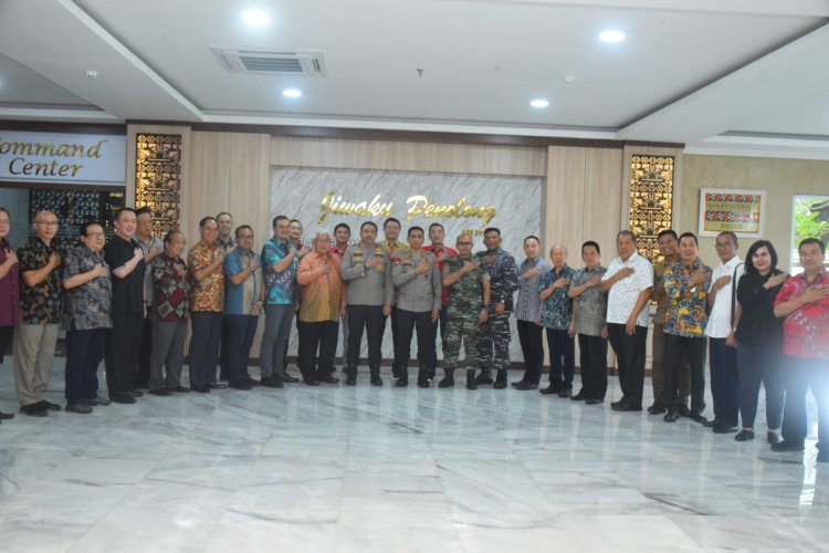 Bersama Unsur TNI, Kapolda Lampung Menerima Gabungan Pengusaha dan Perbankan Lampung