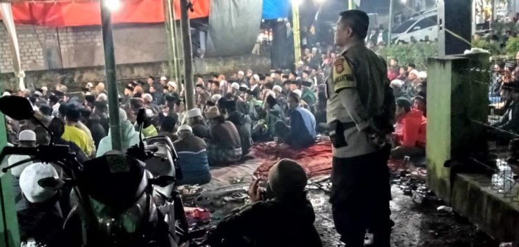 Personil Polsek Sukaraja Laksanakan Pengamanan Acara Haul Dan Maulid Nabi SAW di Ponpes Pajada